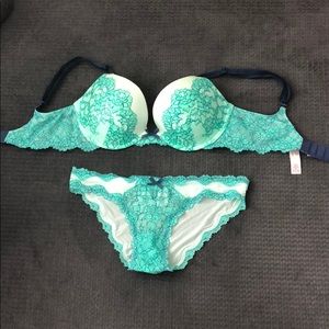 VS Bra/Panty Set. 32D Size S